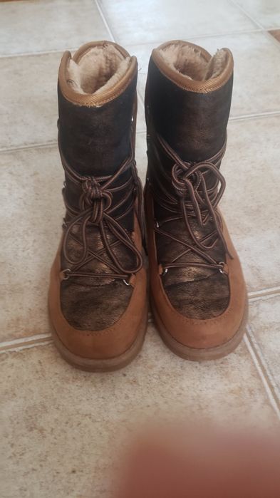 Стильні жіночі  Уггі