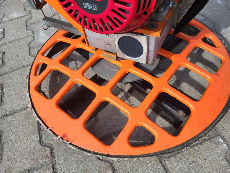 Zacieraczka do betonu Atlas Copco BD240 60cm silnik Honda