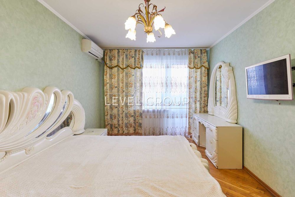 Продаж 3-кімнатної квартири з ремонтом вул. Анни Ахматової