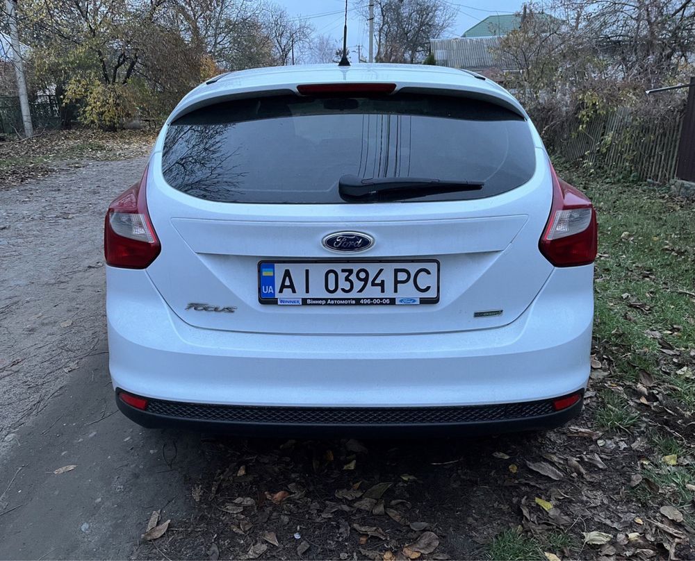 Ford focus 2013 oфіційний (не фарбований)