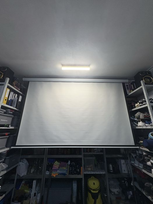 Mata projekcyjna 240/240cm Elektryczna z pilotem