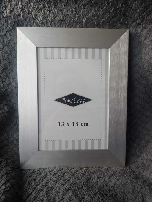 nowa srebrna ramka na zdjęcie