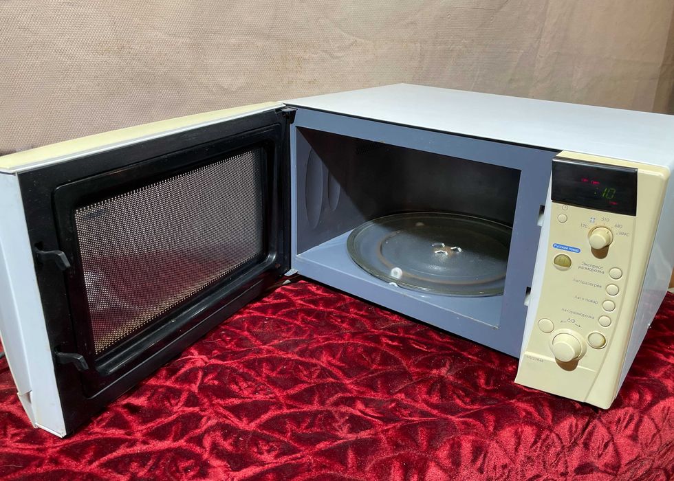 Мікрохвильова піч LG MS-2384B. Справна. Хмельницький.