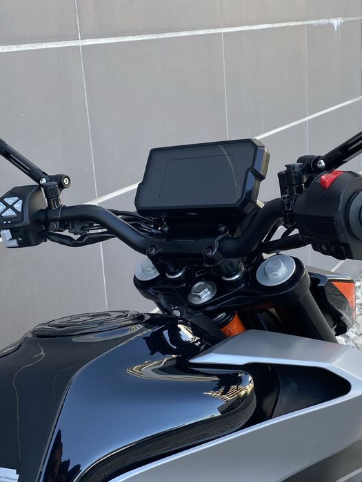 KTM Duke 390.