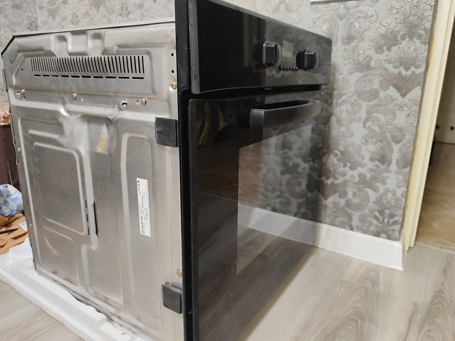 Духова шафа вбудована Ariston