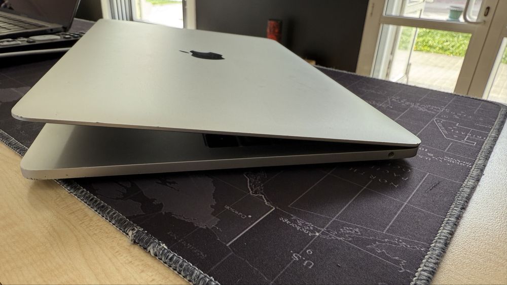 MacBook Pro 13” 2019 icloud on