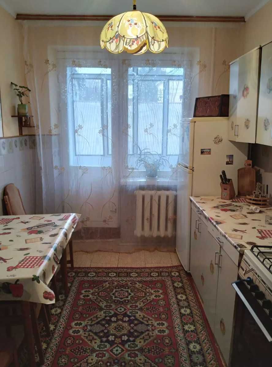 Підселення в окрему кімнату (дівчина)  в 2К КВ Львів, Довбуша