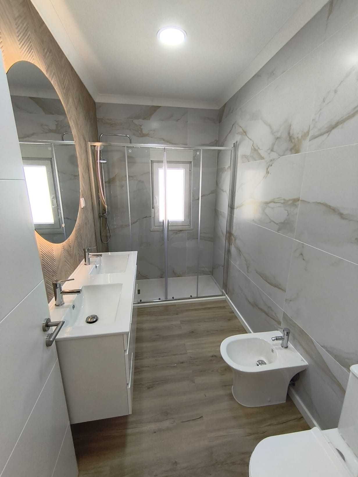 Moradia totalmente remodelada com 8 quartos para arrendamento