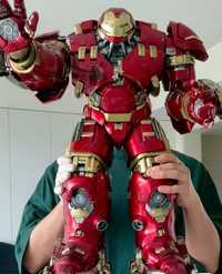Hulkbuster Iron Man Marvel - dentro da caixa