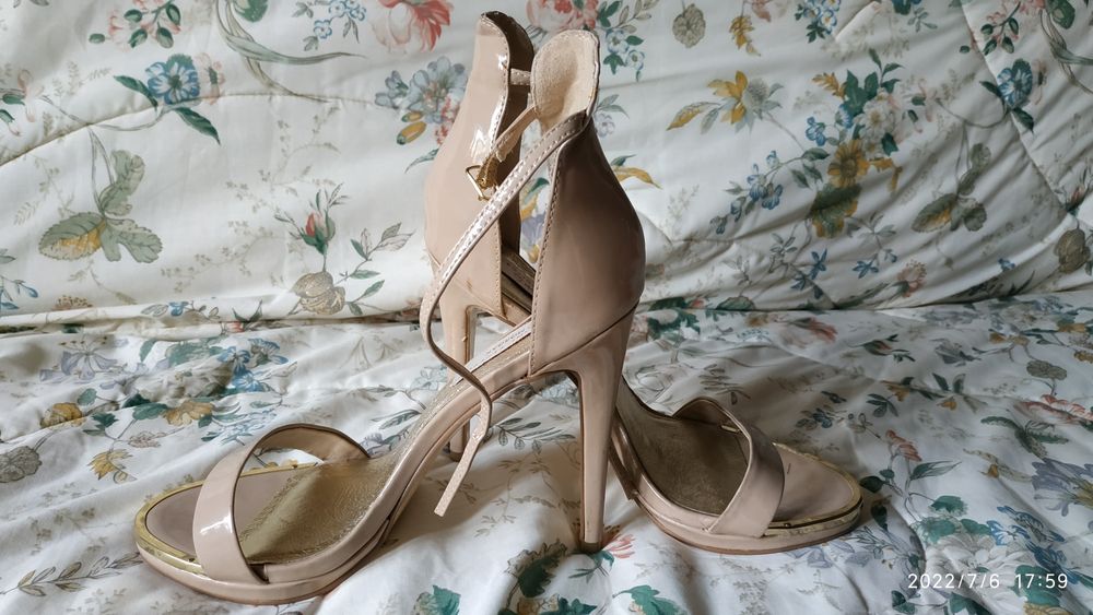 Босоножки женские светлобежевые