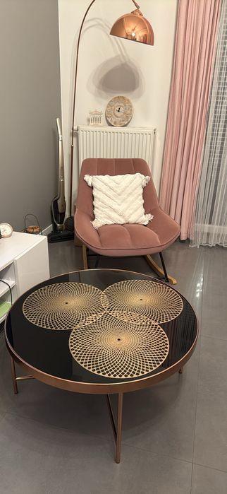 Ława szklana w kolorze czarno miedzianym