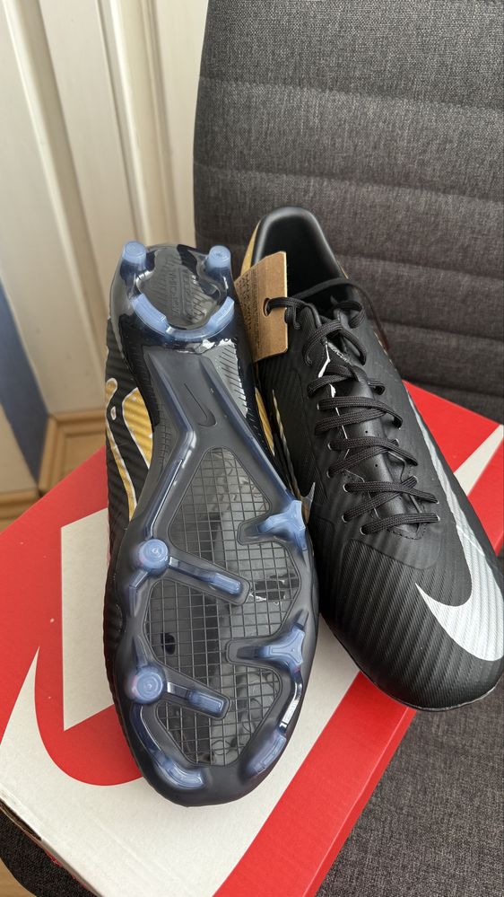 Бутси Nike Zoom Mercurial Vapor 15 Academy FG FN6753-900