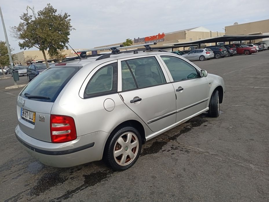 Skoda Fabia 1.4 em bom estado geral aceito troca