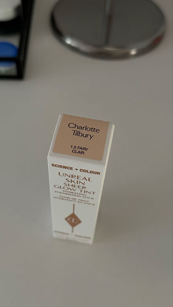 Charlotte Tilbury Unreal Skin podkład w sticku