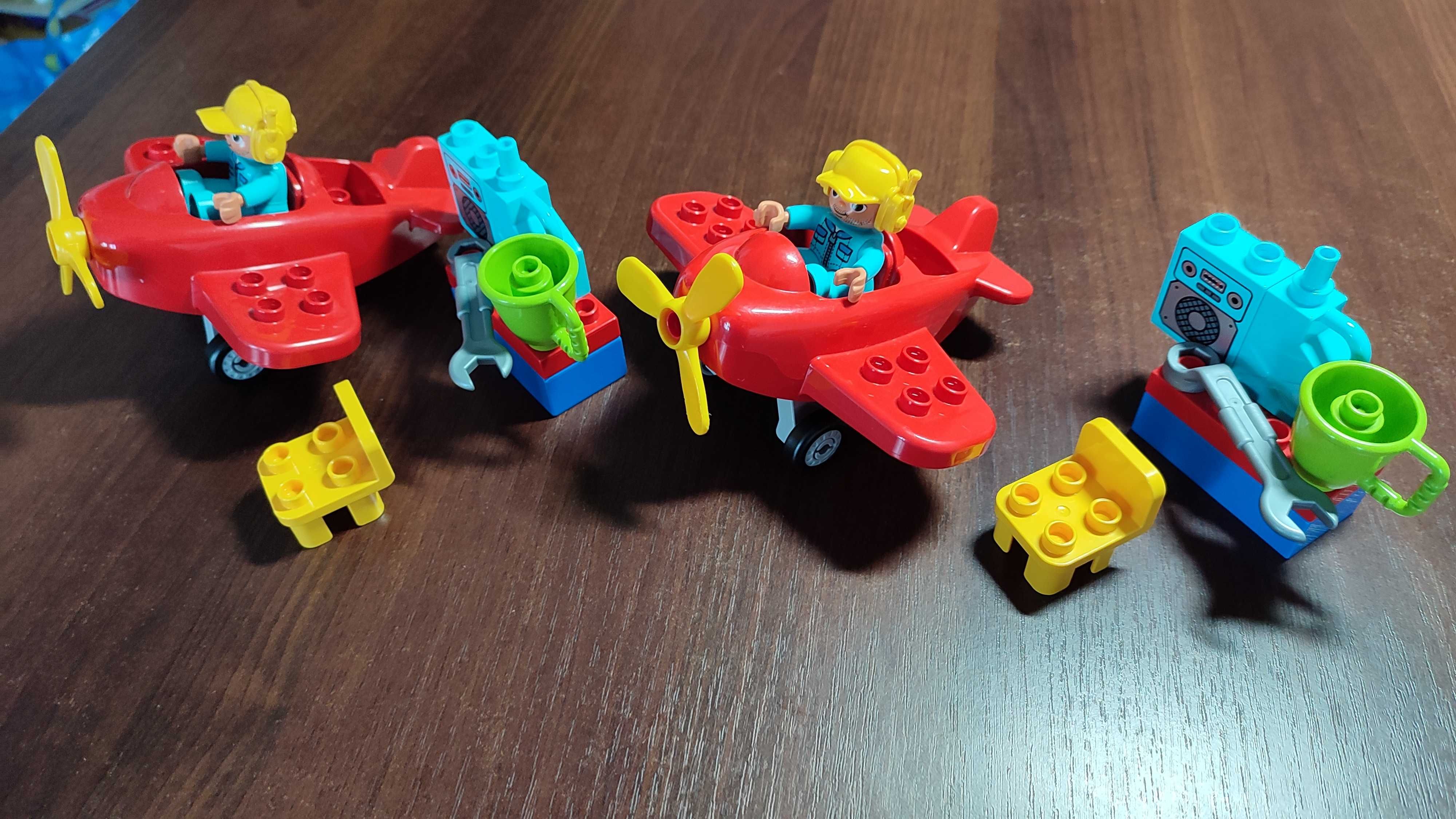 Dwa zestawy LEGO duplo 10908 - Samolot