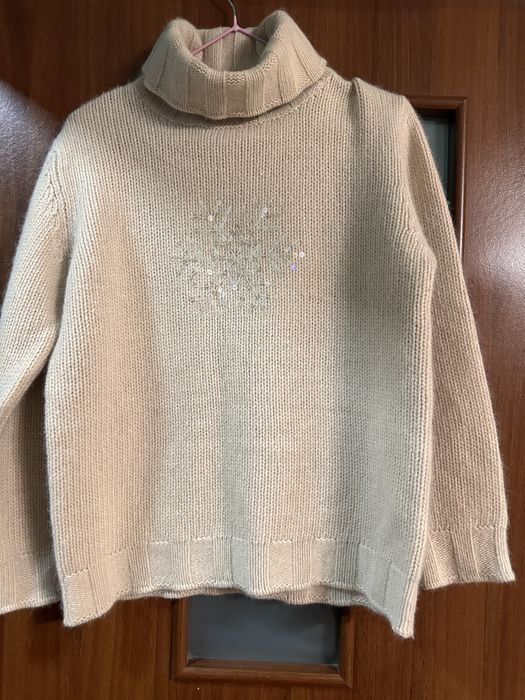 Нежный свитер под горло