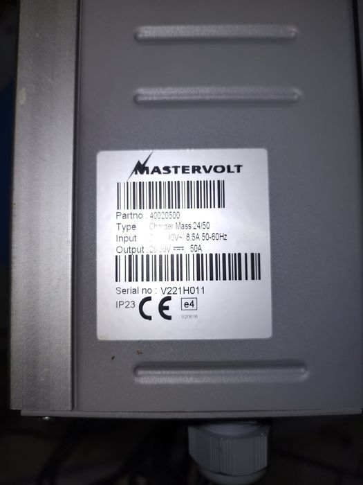 Przetwornica Mass Sine 24/2500 i Ładowarka 
Firma Mastervolt  falownik