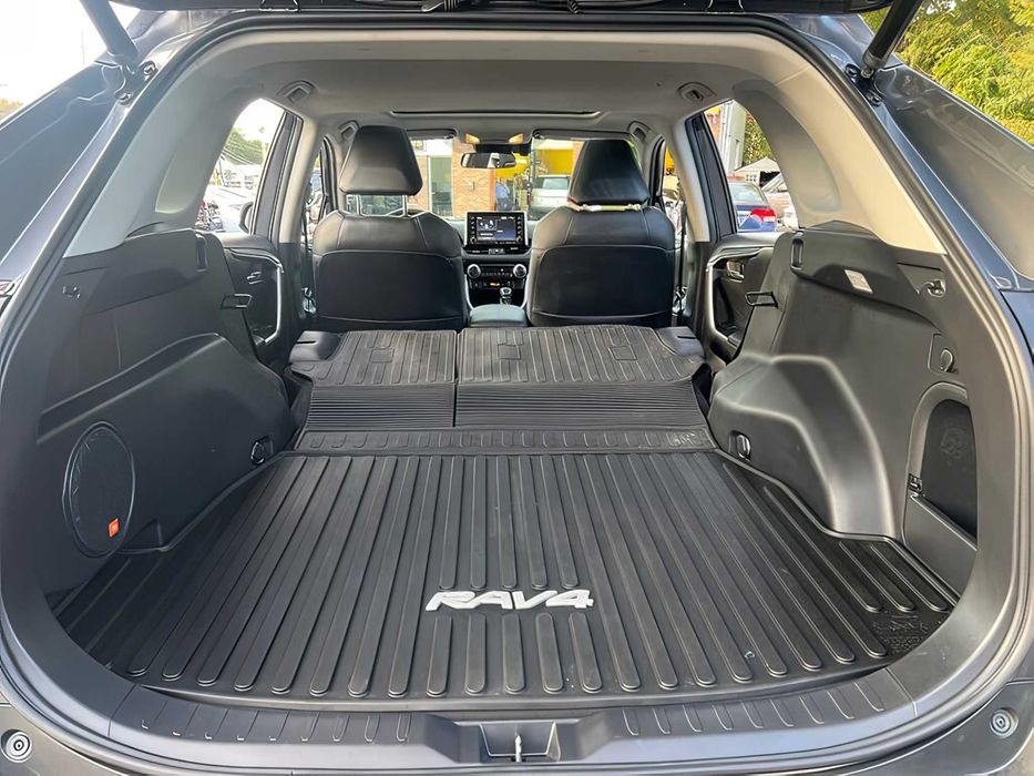 Toyota RAV4      2021
