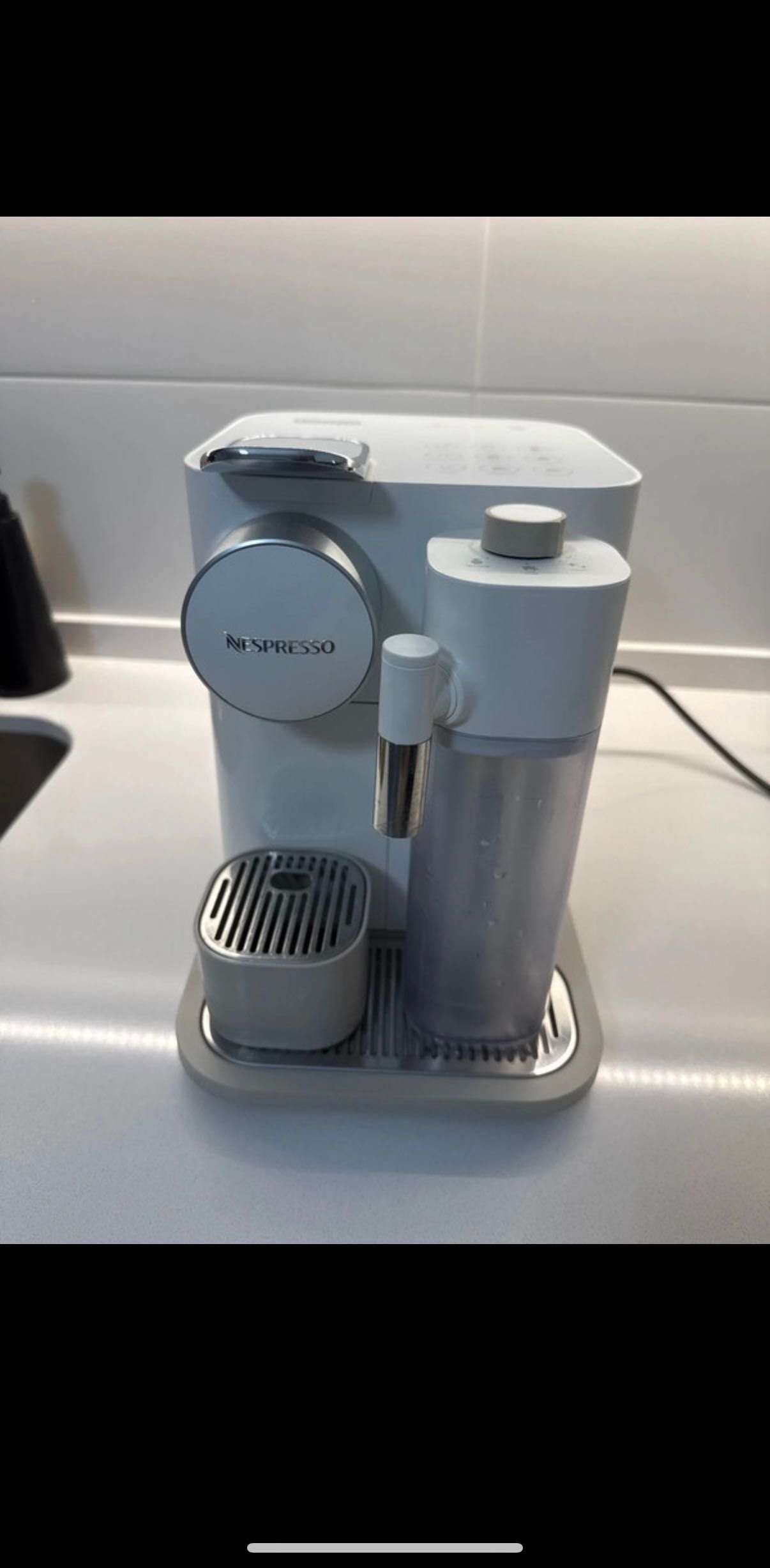 Máquina de Café Nespresso De’Longhi Lattissima One – Excelente Estado