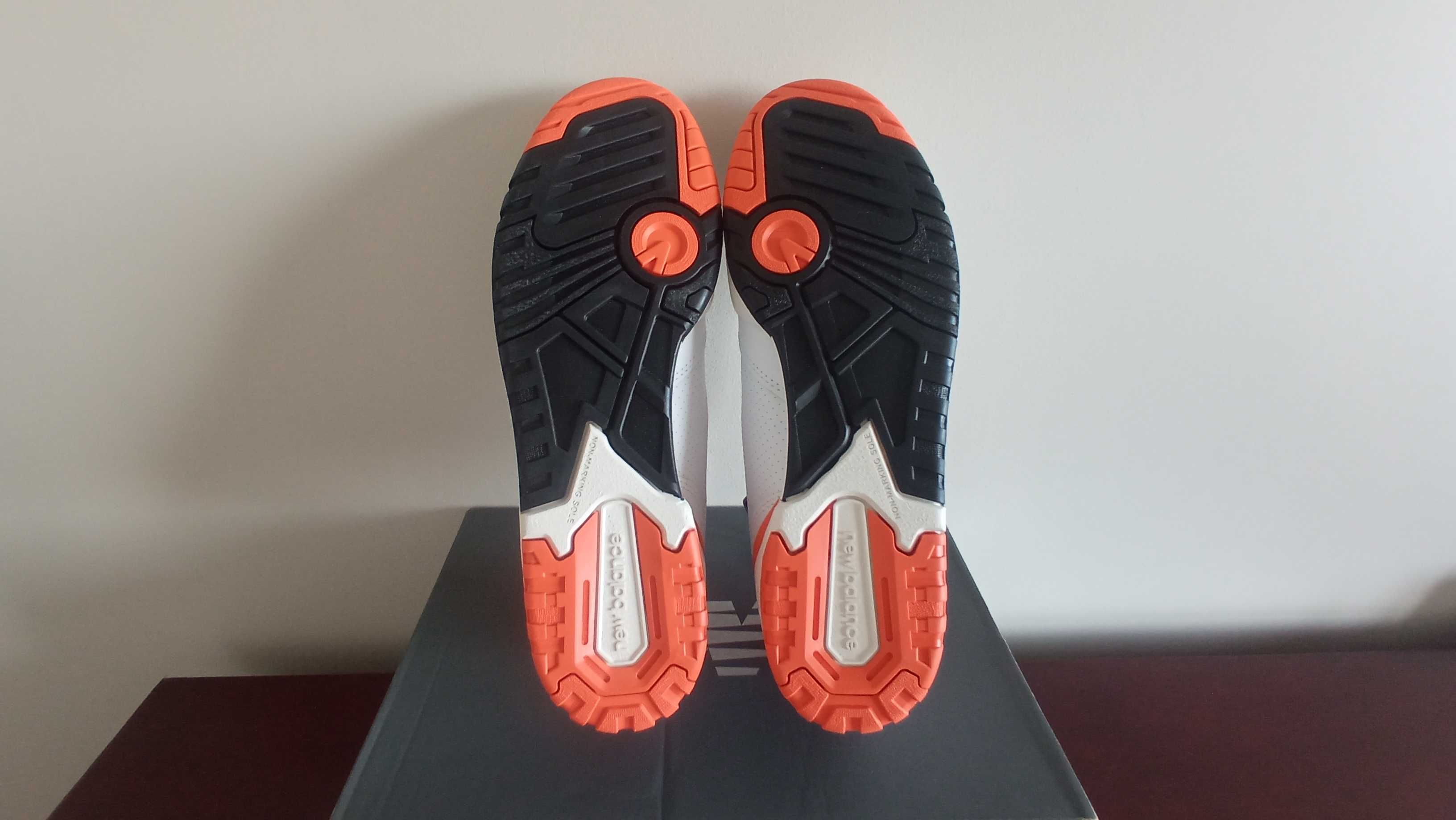 44 Buty New Balance 550 Syracuse BB550HG1 Orange White