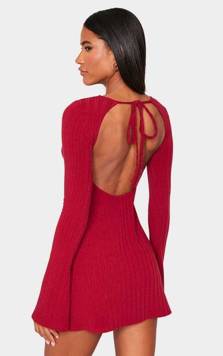 Бордова облягаюча сукня з вирізом на спині PLT