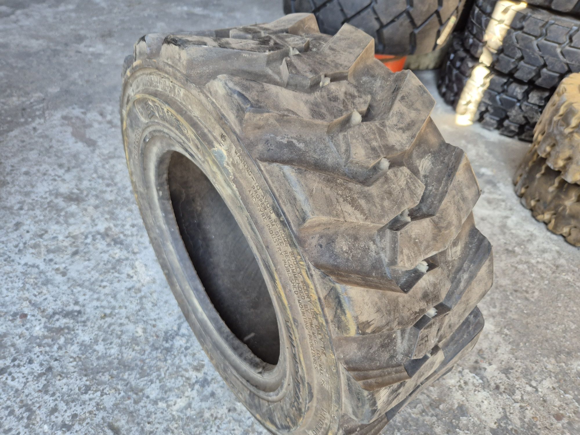 Opona 23x8.5-12  wózek widłowy maszyny budowlane