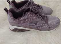 Кросівки фірми Skechers.