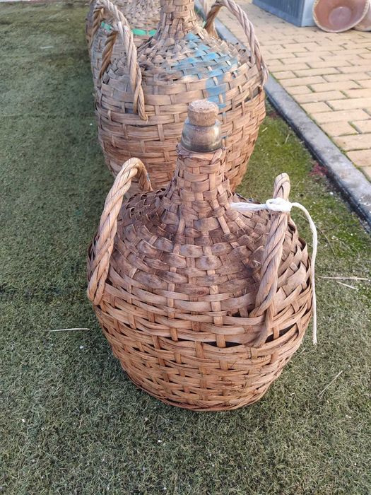 Garrafões de vidro empalhados de 20L e de 10L