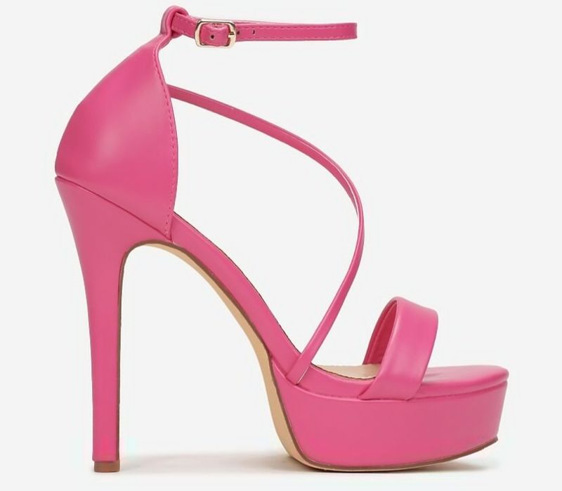 Szpilki na platformie 37