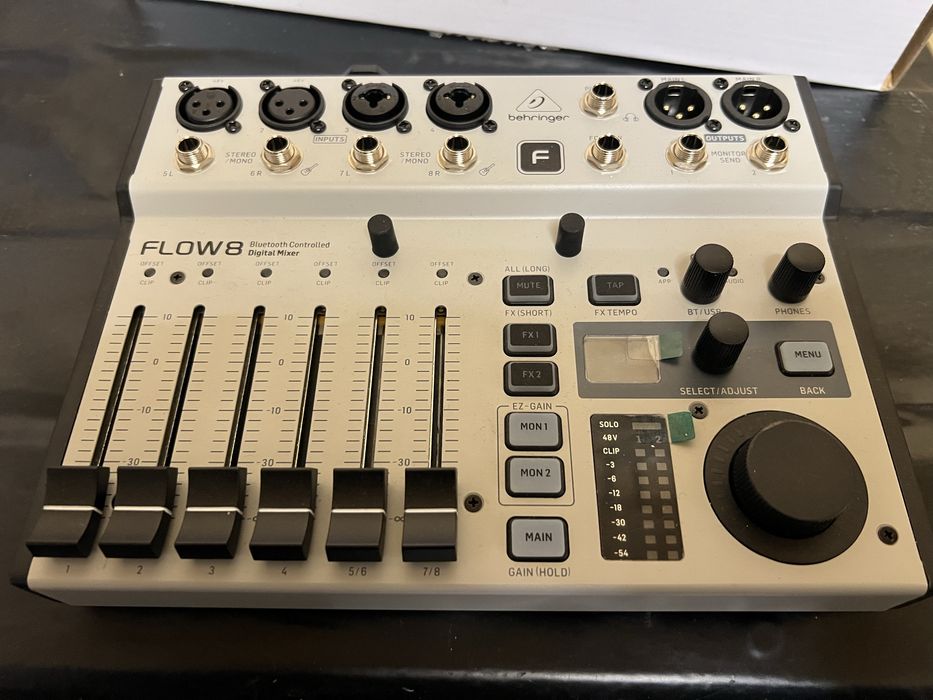 Цифровий мікшер BEHRINGER FLOW 8
