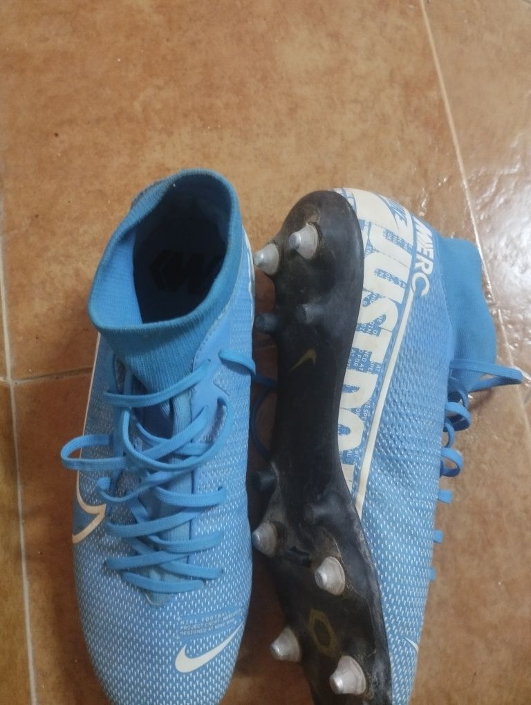 Chuteiras Mercurial Supreme