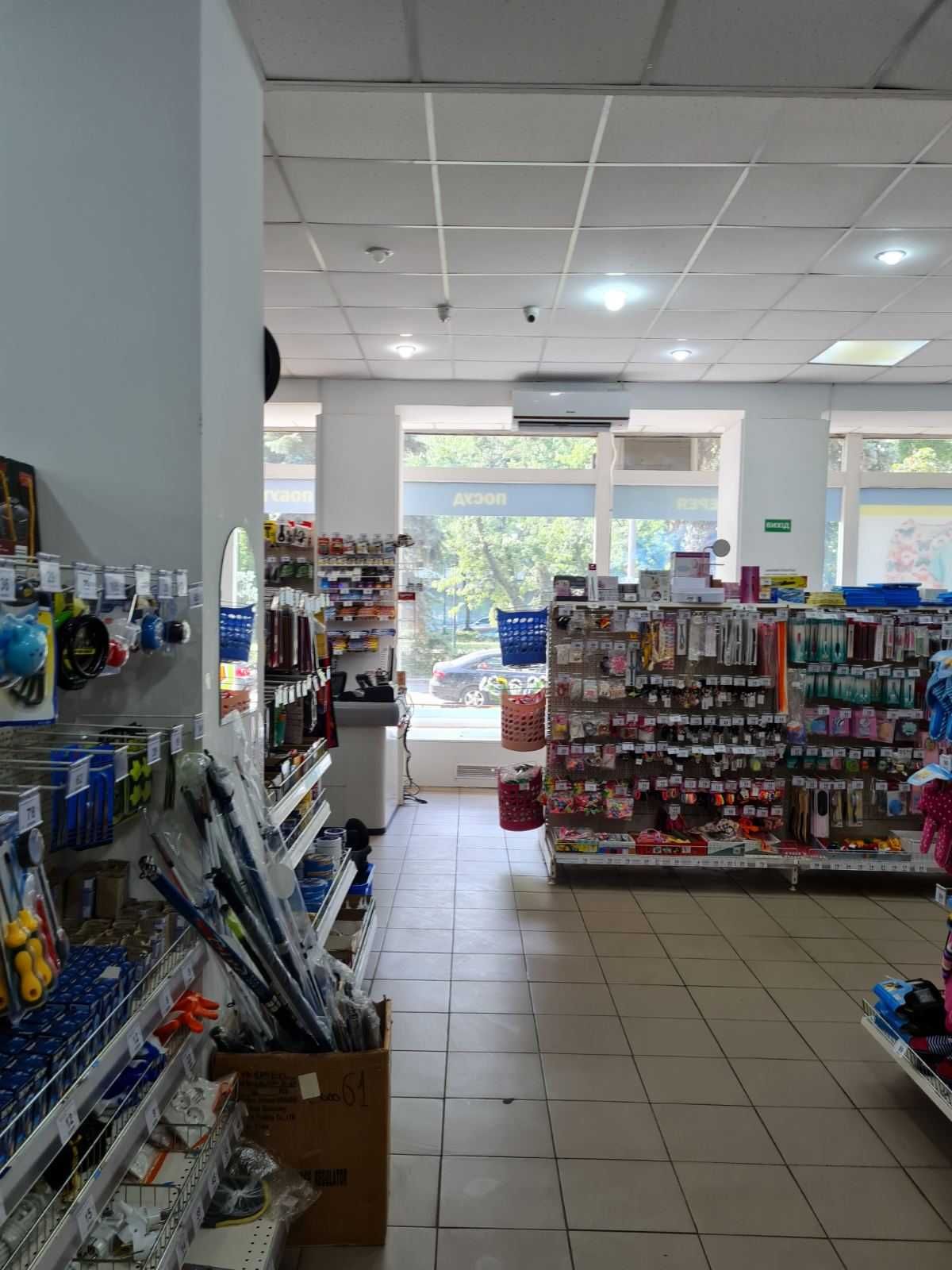 Продаж Фасадного Торгового Приміщення Русанівський Бульвар! 296кВ.