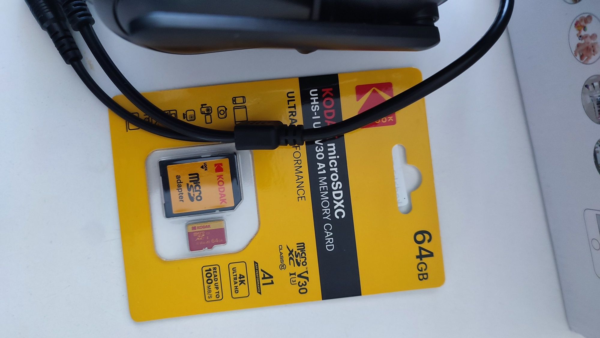 Nowa kamera z podwójnym obiektywem i kartą 64 GB
