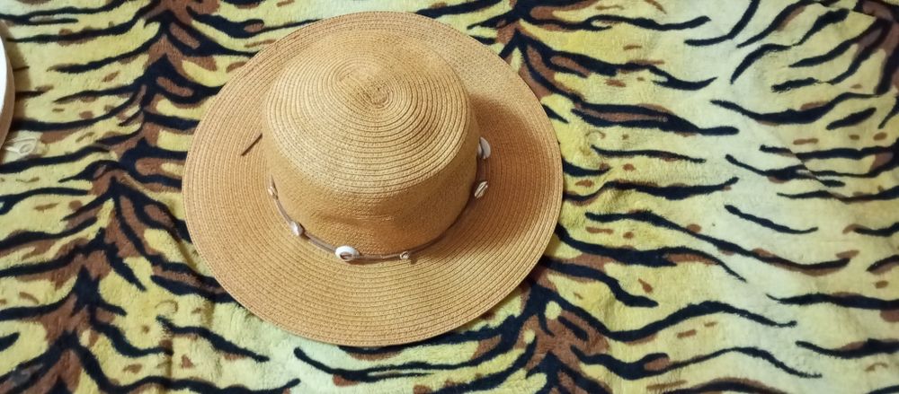 Kapelusz z rondem muszelki Parfois