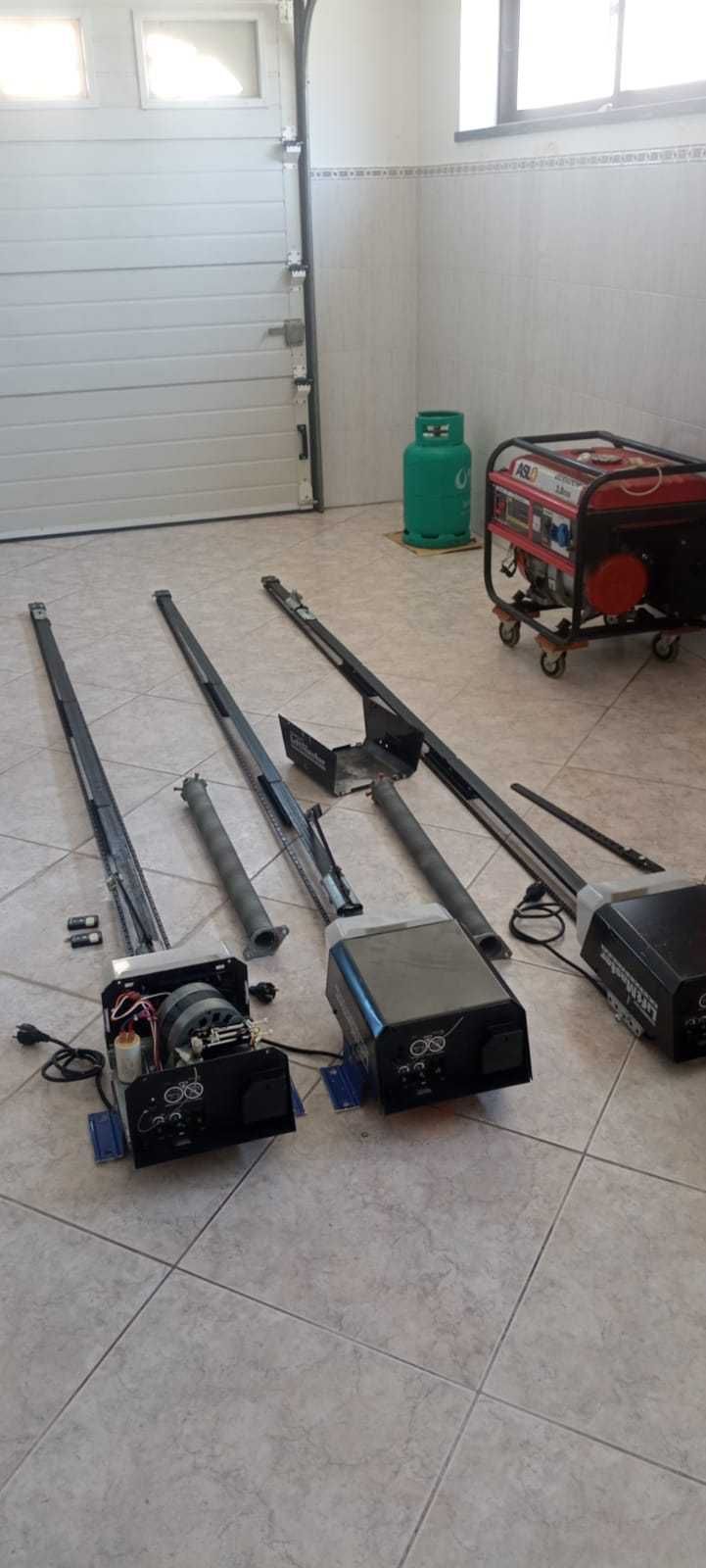 3 Automatismos, Motor LiftMaster para portão de garagem.