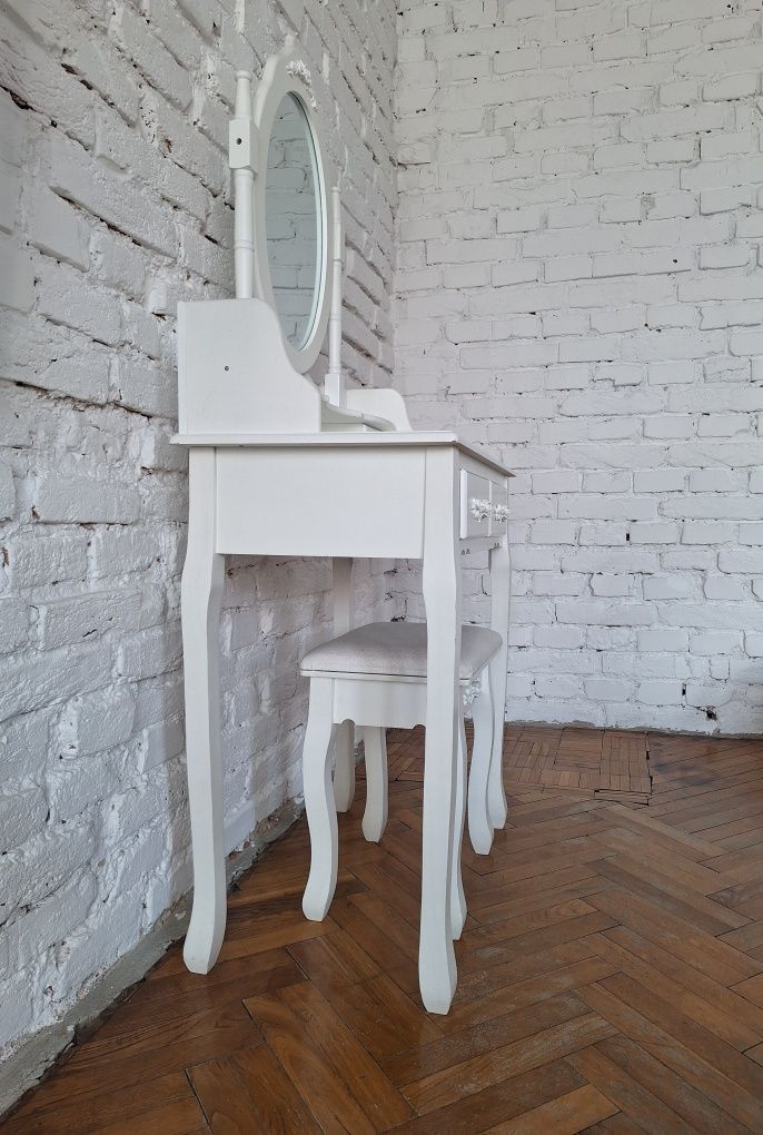 Toaletka Biała w Stylu Romantic z Taboretem  Hit.