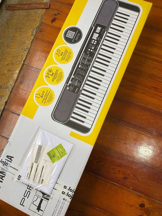 YAMAHA PSR-F52 como novo