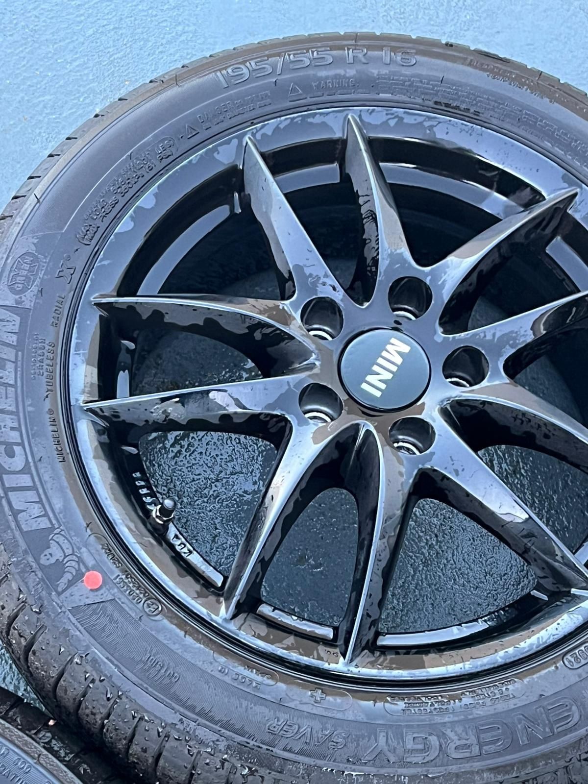 Pneus Michelin 195/55 R16 e jantes