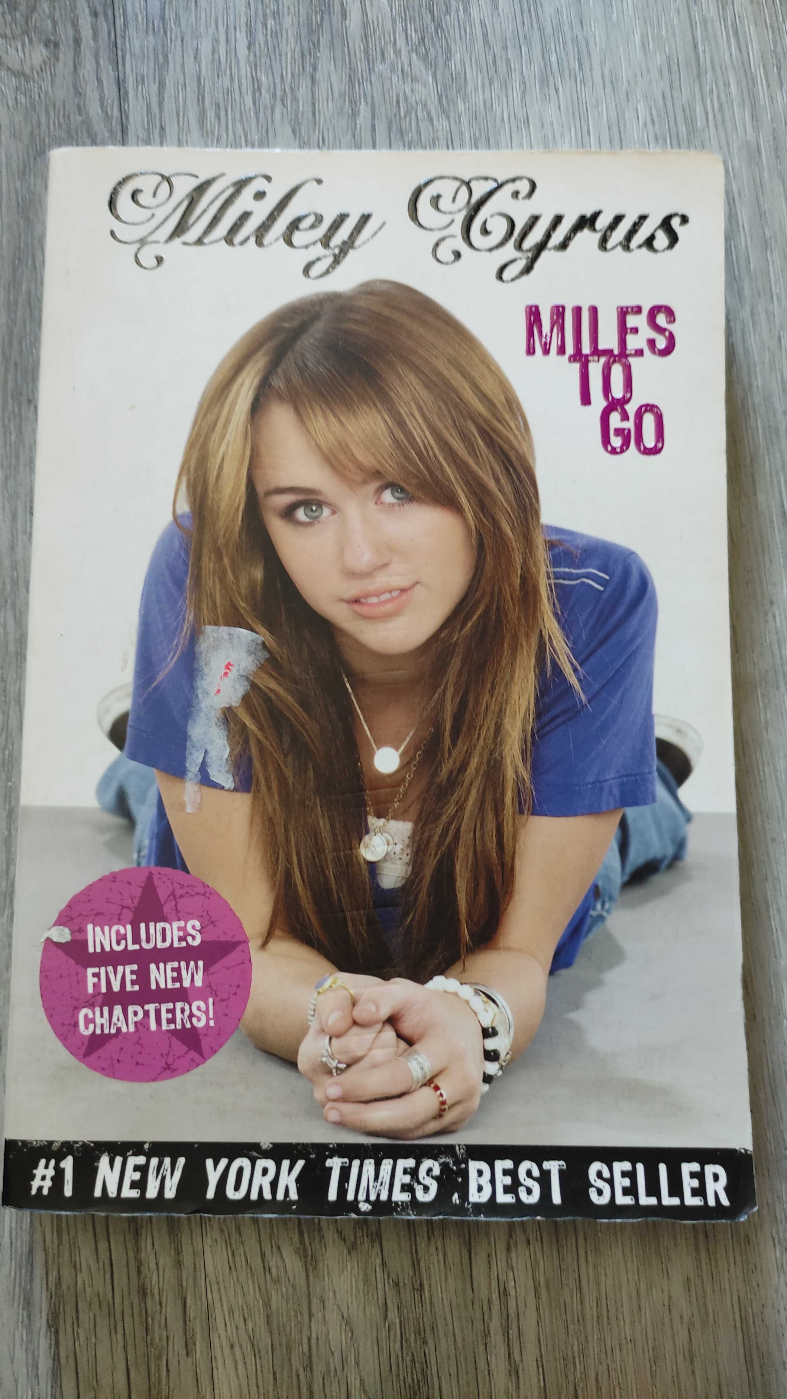 Livro Miley Cyrus - Miles to Go em Inglês