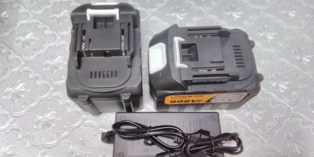 Pacotes de 2 baterias 18V, 22,5 AMPERES,e 1 carregador, NOVO