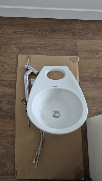 Lavatório Casa de Banho e Torneira - bom estado