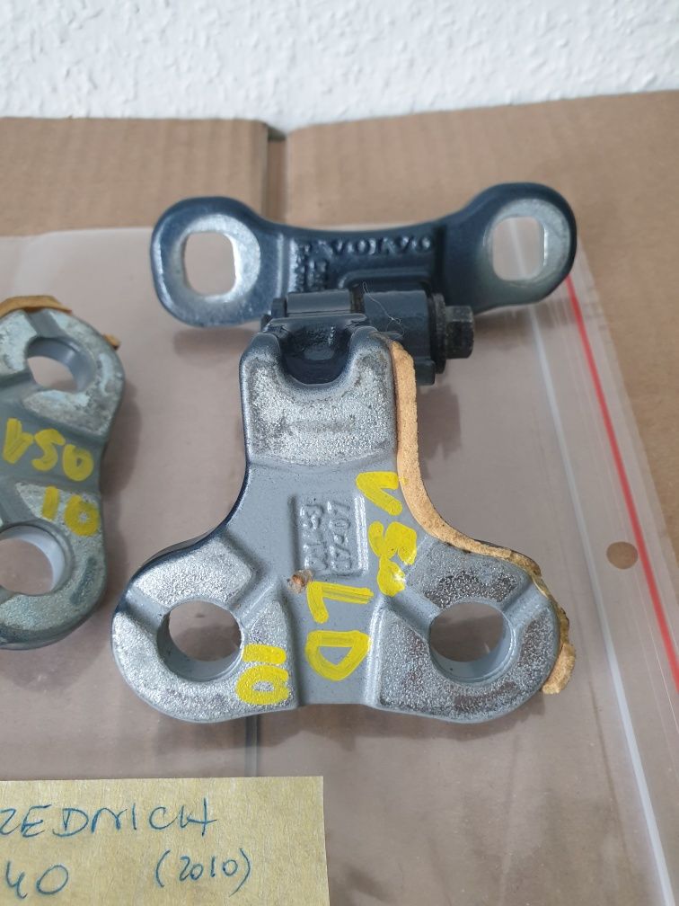 Zawiasy drzwi przednich lewych volvo V50 S40