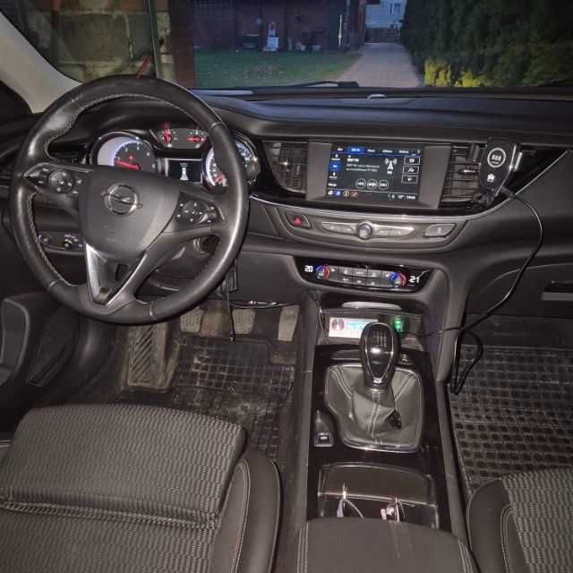 Opel Insignia  Grand Sport sprzedam lub zamienię na SUVA .