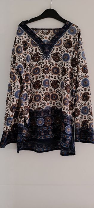 Túnica viscose padrão tons azul. Usada