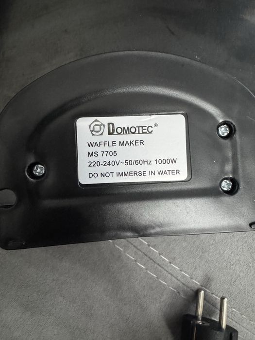 Вафельниця Domotec