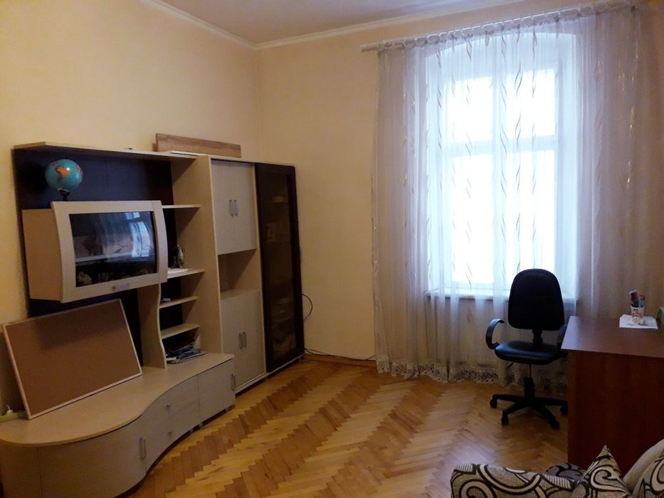 Продається 2-х кімнатна квартира по вул. Переяславській, центр міста