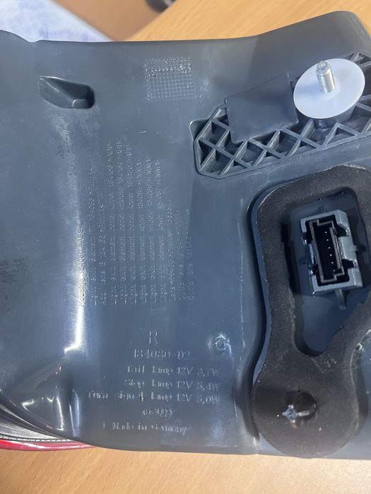 Фонарь задний правый ,стопы,ліхтарі bmw f10 lci рест