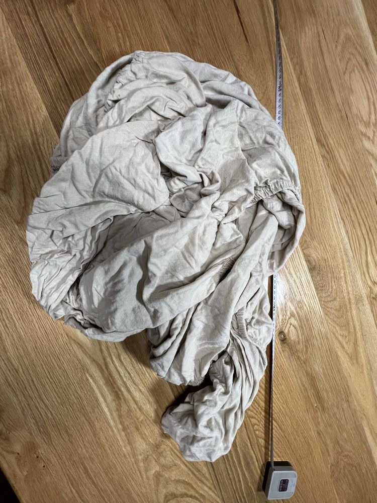 Biale  przescieradlo 180/200 cm z poliestru raz uzyte