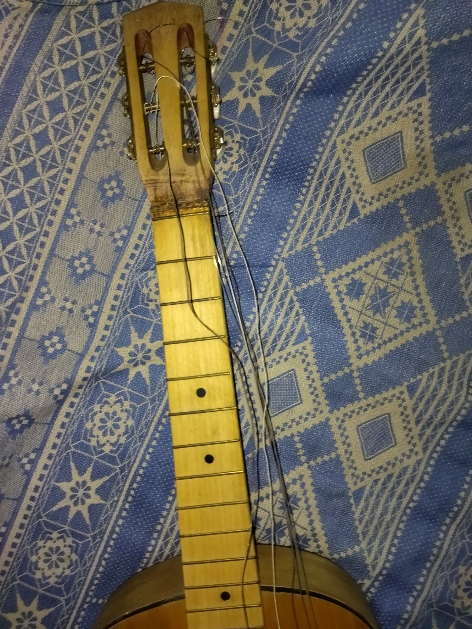 Гітара акустична 6-струнна під ремонт