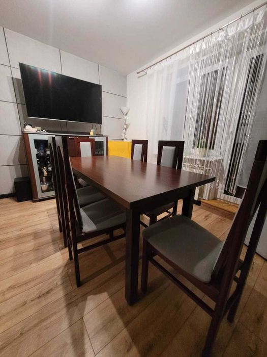 Zestaw stół plus 6 krzeseł